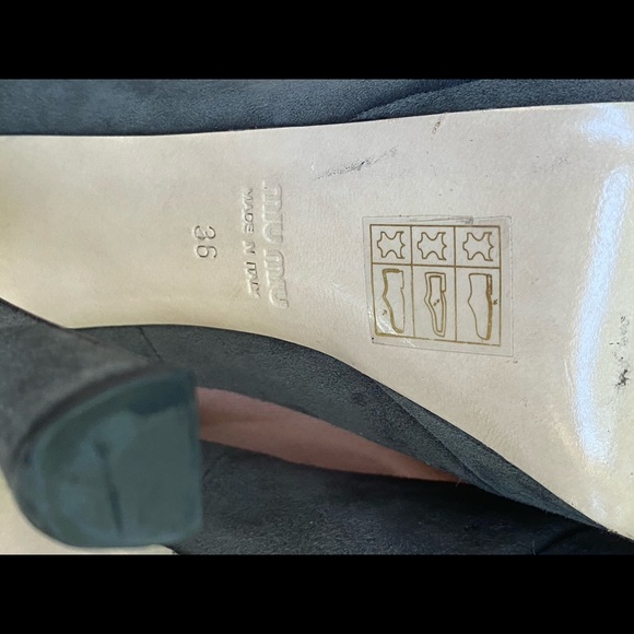 Miu Miu Gray Suede Rounded Toes Pump Heels - Picture 7 of 16